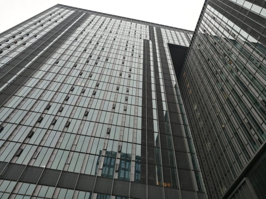 Çin Yüksek Katlı Çok Katlı Çelik Yapı Otel Ofisi Ticari Sıcak Daldırma Galvanizli Tedarikçi