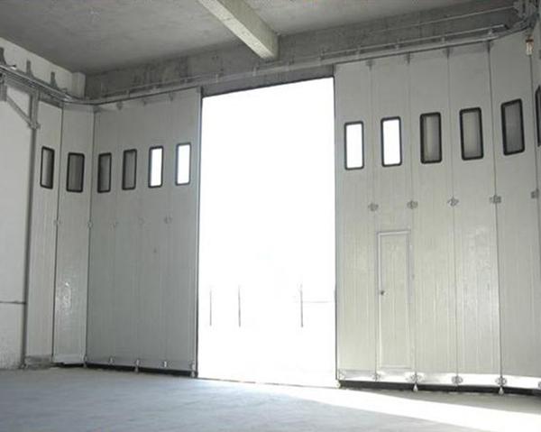 Yan Sürgülü Yalıtımlı Garaj Kapısı 25m / S, Görüş Pencereleri ve Wicket ile 0